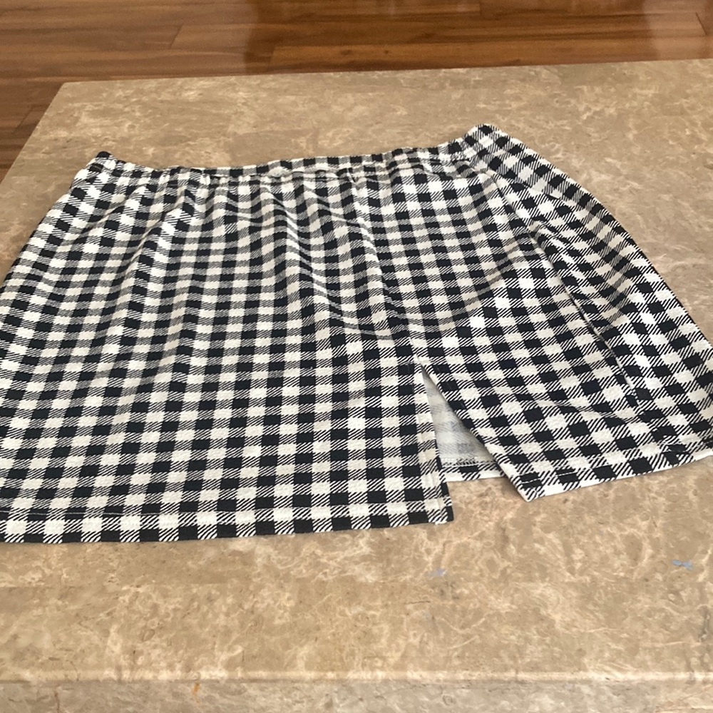 - Bundle is woman’s shein skirt and bozzolo top